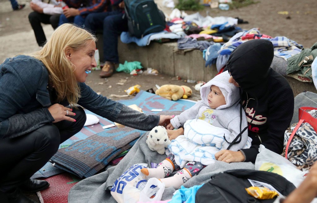 Ana Divac talking to refugees in Mikaliste park in Belgrade.