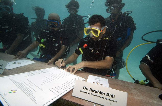 Maldivian Underwater Cabinet Meeting prior to the COP 15, 2009. 