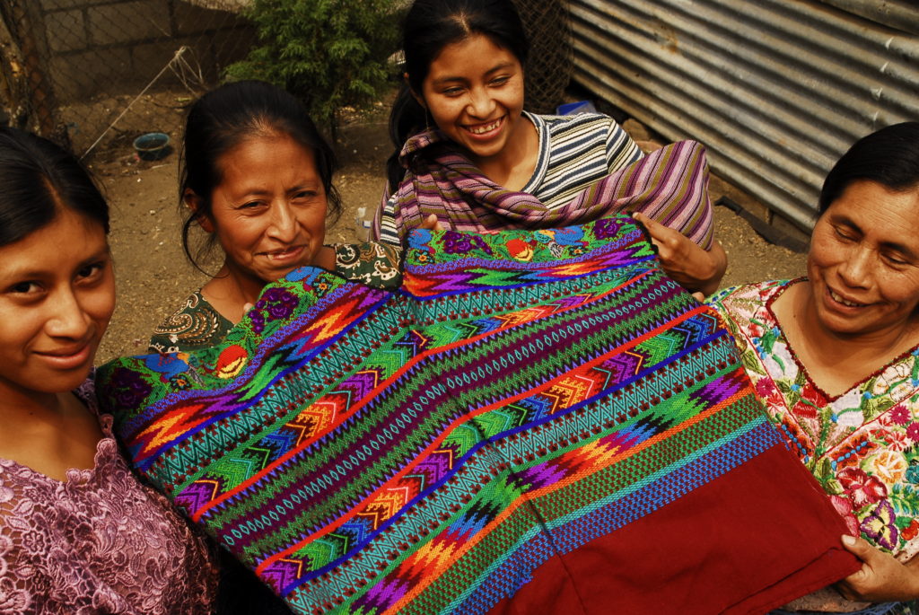 FEDES group of Guatemalan weavers. Pic credit: Marlon Garcia